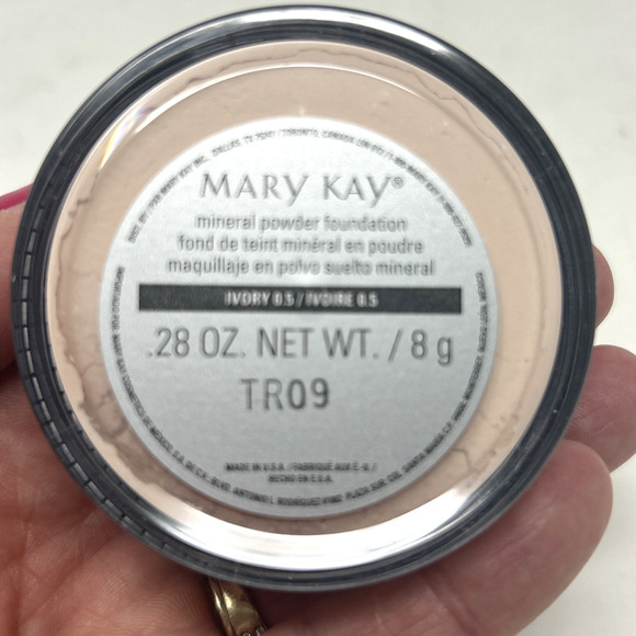 Mary Kay Mineral Powder Foundation Ivory 0.5 New in Box Discontinued - Picture 3 of 4